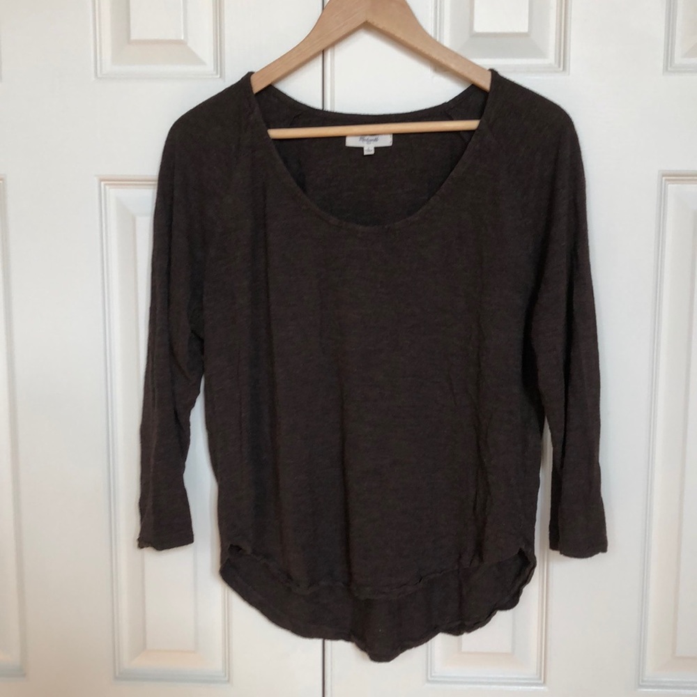 🚨 Flowy scoop-neck top🚨